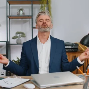 Üzletember egyensúly munka-maganelet, burnout megelőzés kezelés