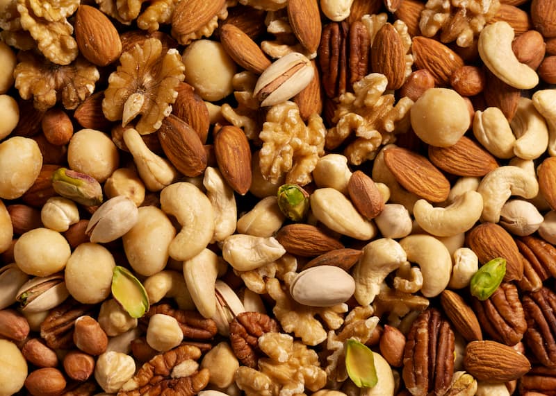 Verschiedene Nüsse und ihr Proteingehalt.
